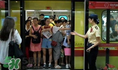 為什么開(kāi)設(shè)女性車(chē)廂？應(yīng)不應(yīng)該開(kāi)設(shè)女性車(chē)廂