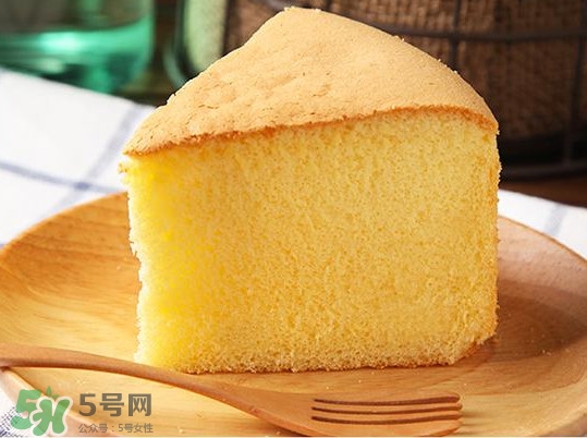 戚風(fēng)蛋糕怎么做才松軟？戚風(fēng)蛋糕怎么切開(kāi)