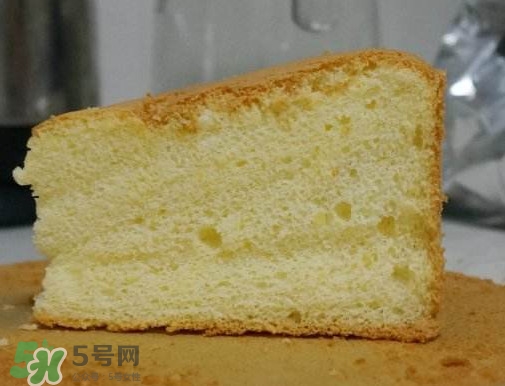 戚風(fēng)蛋糕怎么脫模？戚風(fēng)蛋糕倒扣多久脫模