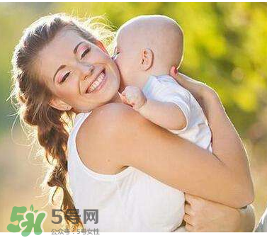 孕婦洗頭可以用護(hù)發(fā)素嗎？孕婦洗頭要不要用護(hù)發(fā)素？
