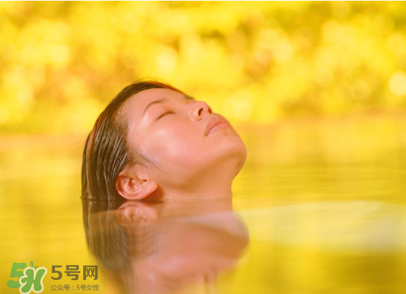 夏天可以泡溫泉嗎？冬天泡溫泉好還是夏天泡溫泉好？