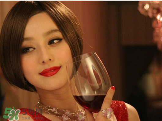 藍莓酒和葡萄酒哪個好？藍莓酒好還是葡萄酒好？