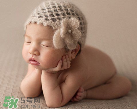 母乳喂養(yǎng)會胸下垂嗎？母乳喂養(yǎng)胸部下垂怎么辦？
