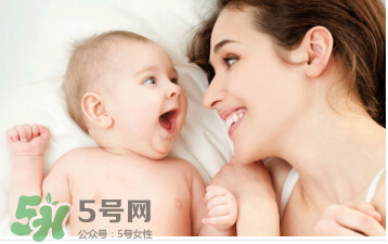 母乳喂養(yǎng)胸部一大一小怎么辦？母乳喂養(yǎng)會(huì)導(dǎo)致胸不對(duì)稱(chēng)嗎？