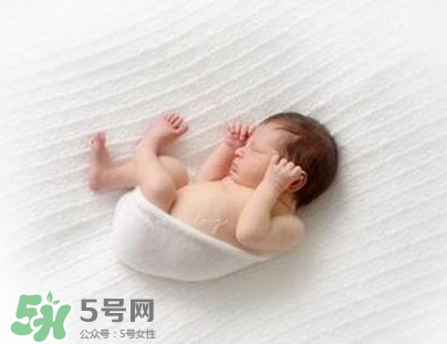 新生兒能用母乳洗臉嗎？新生兒能用母乳擦臉嗎？