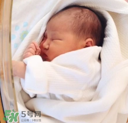 新生兒能用母乳洗臉嗎？新生兒能用母乳擦臉嗎？