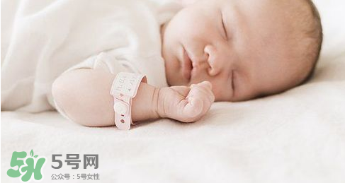 新生兒能用母乳洗臉嗎？新生兒能用母乳擦臉嗎？