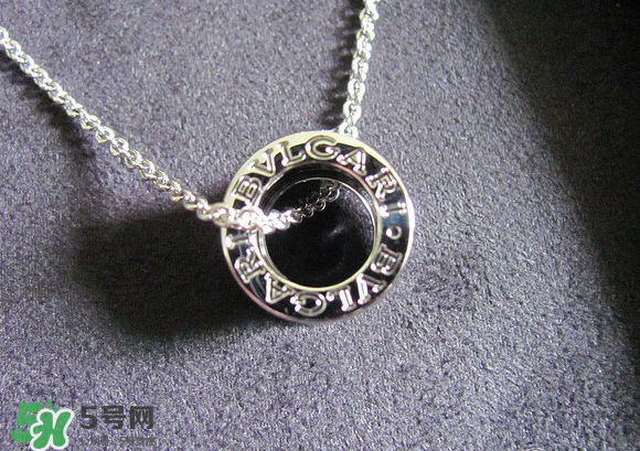 寶格麗小紅人項(xiàng)鏈?zhǔn)鞘裁床馁|(zhì)？寶格麗小紅人項(xiàng)鏈材質(zhì)介紹