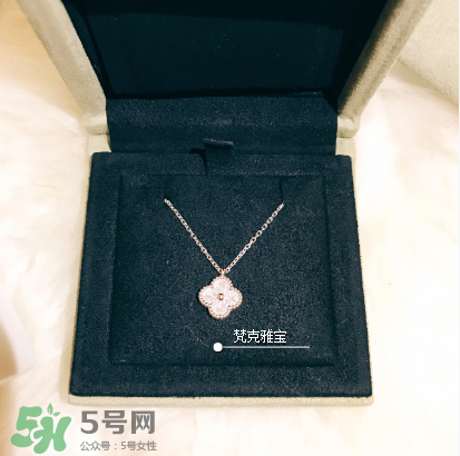 梵克雅寶四葉草項鏈?zhǔn)鞘裁床馁|(zhì)？四葉草項鏈材質(zhì)介紹