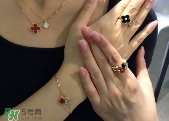 梵克雅寶四葉草項鏈?zhǔn)鞘裁床馁|(zhì)？四葉草項鏈材質(zhì)介紹