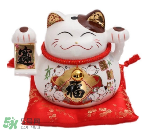 招財貓有什么講究？招財貓左手招什么右手招什么？