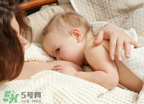 母乳喂養(yǎng)會胸下垂嗎？母乳喂養(yǎng)胸部下垂怎么辦？