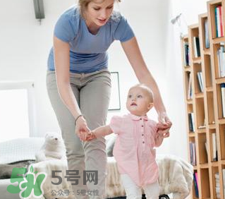 怎么糾正寶寶內(nèi)八字腳？寶寶八字腳幾歲前可以糾正？