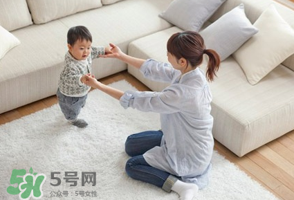 怎么糾正寶寶內(nèi)八字腳？寶寶八字腳幾歲前可以糾正？