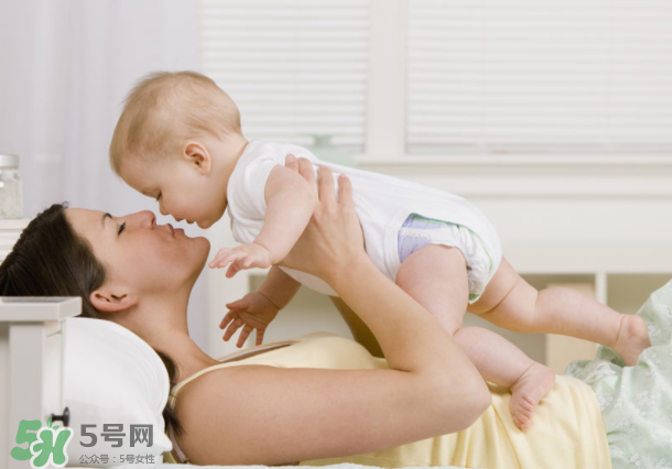 寶寶發(fā)燒可以擦清涼油嗎？寶寶發(fā)燒擦清涼油有副作用嗎？
