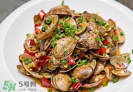 花甲泡了一夜還能吃嗎？花甲泡了一夜吃了會(huì)怎樣