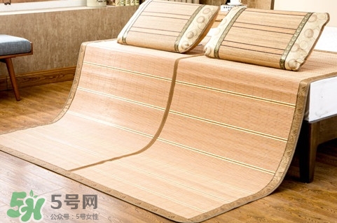 夏天擦涼席用熱水還是用冷水？涼席來年用時(shí)注意什么
