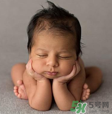 新生兒臍帶發(fā)炎可以用菜油擦嗎？臍帶能不能用菜油擦？
