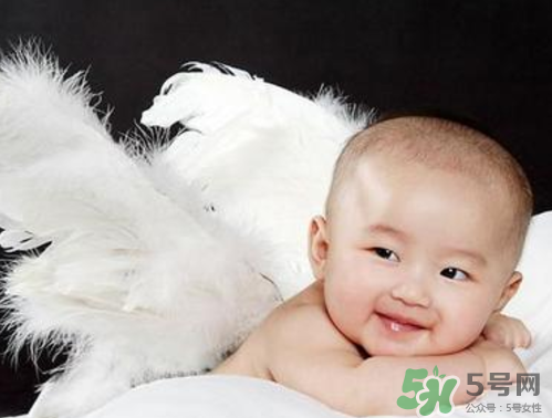 新生兒吃母乳拉稀是怎么回事？新生兒吃母乳拉稀怎么辦？