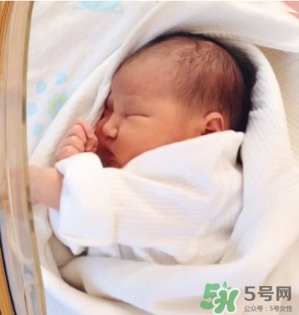 新生兒吃母乳會(huì)撐到嗎？新生兒吃母乳會(huì)吃撐嗎？