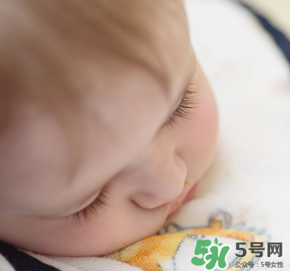 磨牙餅干幾個(gè)月寶寶能吃？磨牙餅干幾個(gè)月吃？