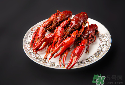 做麻辣小龍蝦放什么調(diào)料？麻辣小龍蝦可以放什么菜？