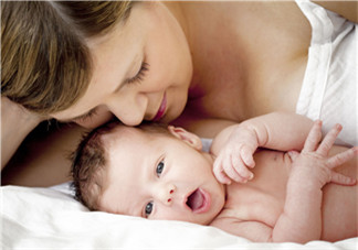新生兒吃母乳拉稀是怎么回事？新生兒吃母乳拉稀怎么辦？