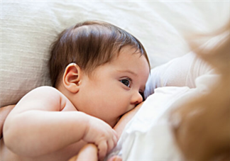 新生兒吃母乳一次吃多久？新生兒吃母乳一次十分鐘正常嗎？