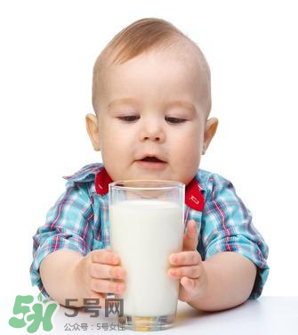 兒童能喝老年人奶粉嗎？老年人奶粉小孩能不能喝？