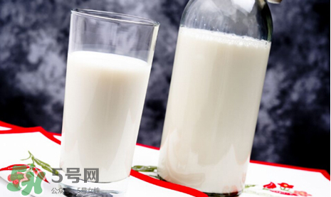 嬰兒奶粉老人能喝嗎？老人能不能喝嬰兒奶粉？