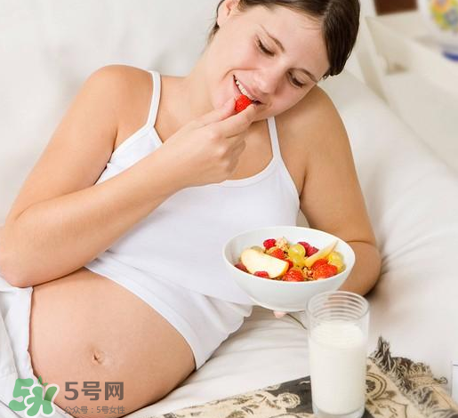 孕婦吃甜食寶寶會(huì)頭大嗎？孕期吃甜食寶寶會(huì)頭變大嗎？