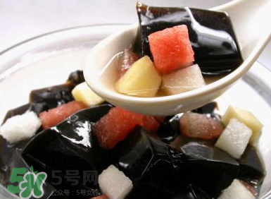 龜苓膏是烏龜做的嗎？龜苓膏是什么做的？