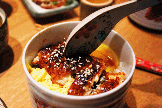 鰻魚飯好吃嗎？鰻魚飯有刺嗎？