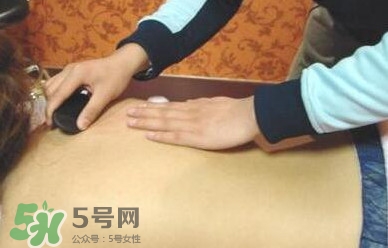 刮痧出現(xiàn)黑紫說明什么？感冒刮痧刮哪個(gè)部位