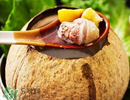 椰子雞里面的耶肉能吃嗎？椰子雞湯底怎麼做