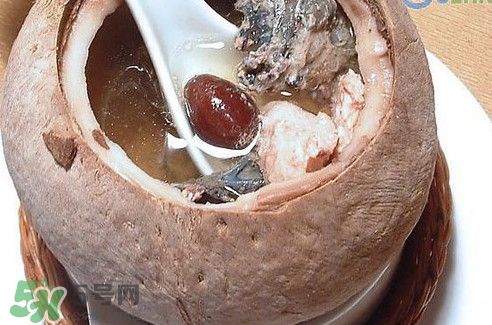 椰子雞里面的耶肉能吃嗎？椰子雞湯底怎麼做