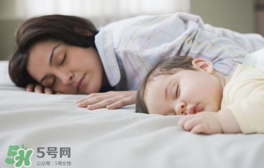 晚上睡覺趴著睡好嗎？晚上趴著睡覺有什么壞處