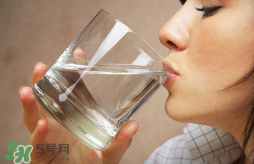 入伏喝什么水好？入伏喝熱水還是冷水？