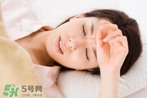 孕婦打噴嚏會嚇著寶寶嗎？孕婦打噴嚏對胎兒有影響嗎？