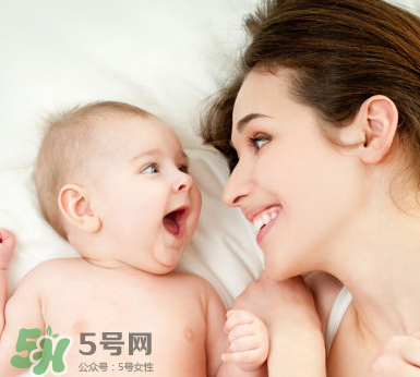 寶寶吐奶和哭有關(guān)系嗎？寶寶哭會(huì)引起吐奶嗎？