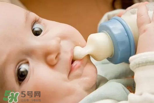 如何戒夜奶寶寶不痛苦？寶寶如何戒夜奶？