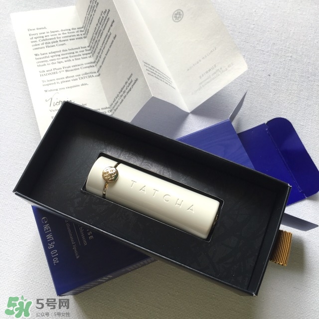 tatcha梅子粉好看嗎？tatcha白管口紅梅子粉試色