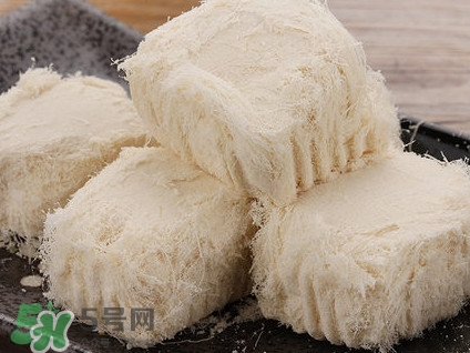 龍須糖是什么做的？龍須糖上面一層粉是什么粉