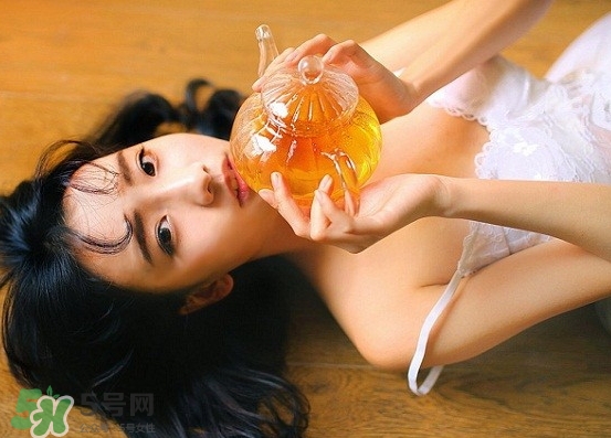 三伏貼能治痛經(jīng)嗎？三伏貼治療痛經(jīng)貼哪里哪個(gè)穴位？