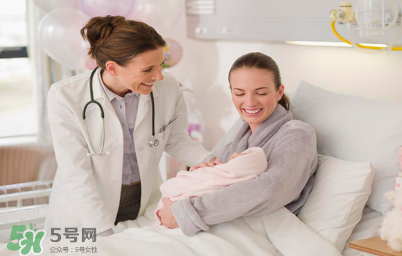 三伏天坐月子可以洗澡嗎？三伏天坐月子可以穿短袖嗎？
