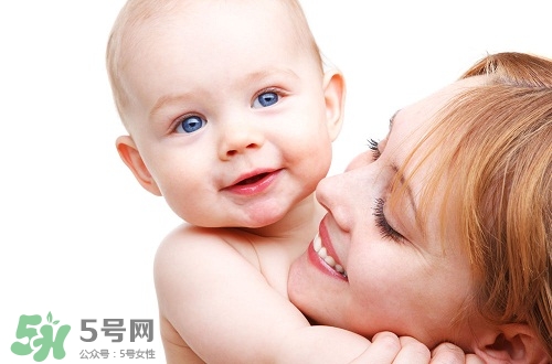 三伏天坐月子可以洗澡嗎？三伏天坐月子可以穿短袖嗎？