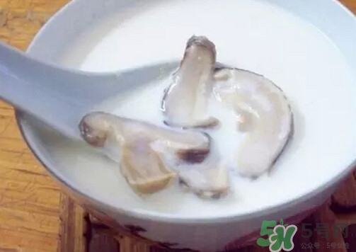牛奶燉香菇可以治鼻炎嗎？牛奶燉香菇吃了有什么作用？