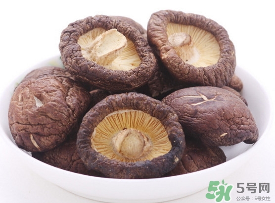 買香菇怎么挑選？干香菇怎么挑選？