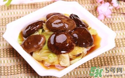 牛奶燉香菇可以治鼻炎嗎？牛奶燉香菇吃了有什么作用？