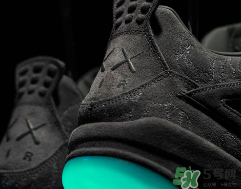 kaws與air jordan 4黑色版本親友限定款什么時(shí)候發(fā)售？